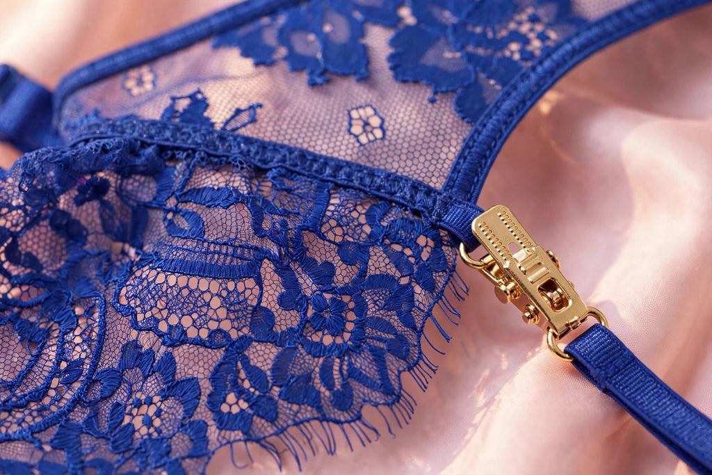 Mapale Lace Garter Set — detail view