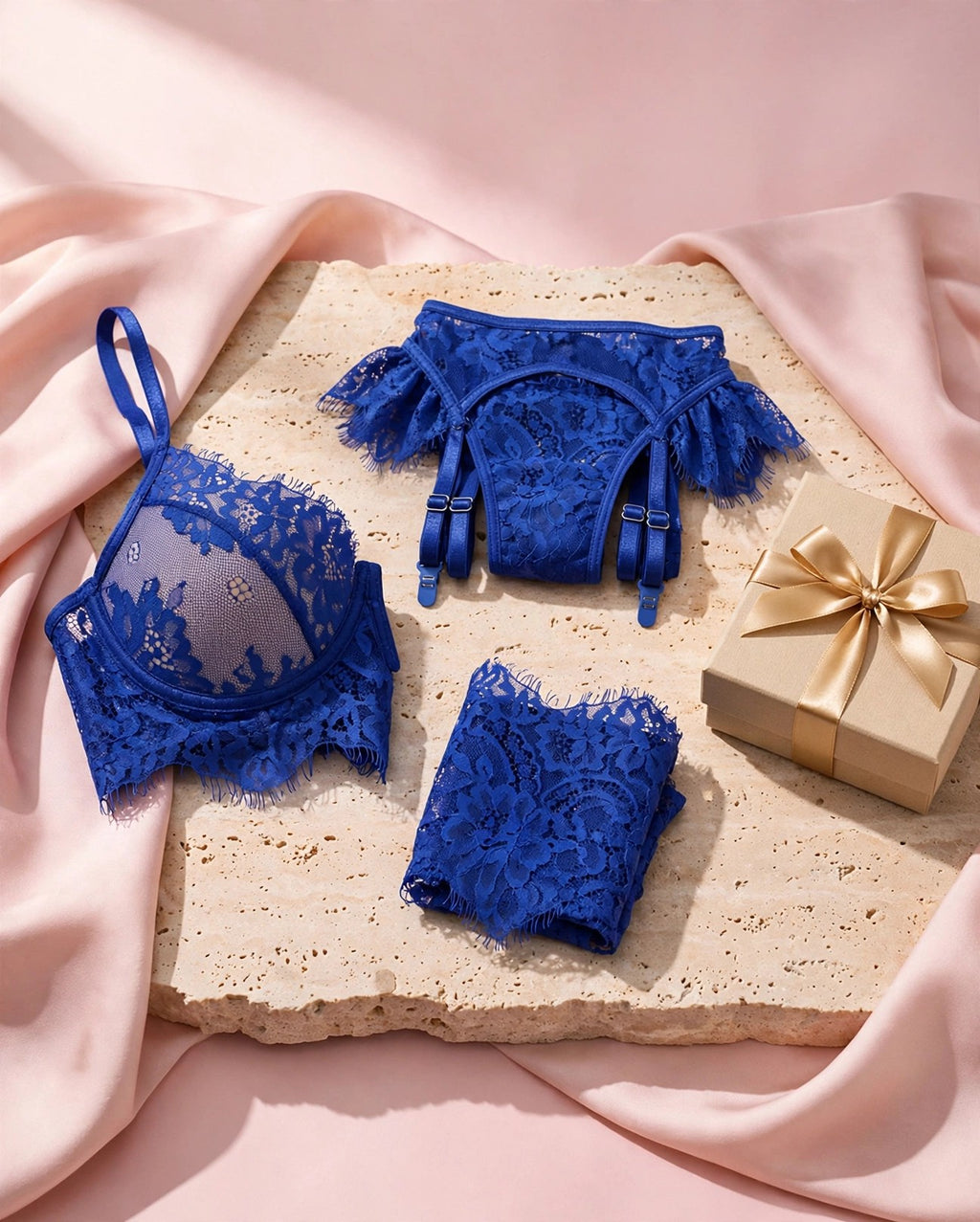 Mapale Lace Garter Set — packaging view