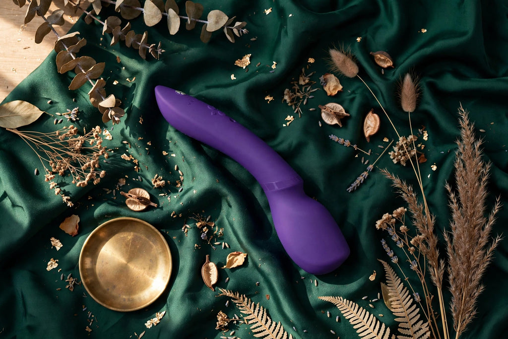 We-Vibe Wand 2 — flatlay view